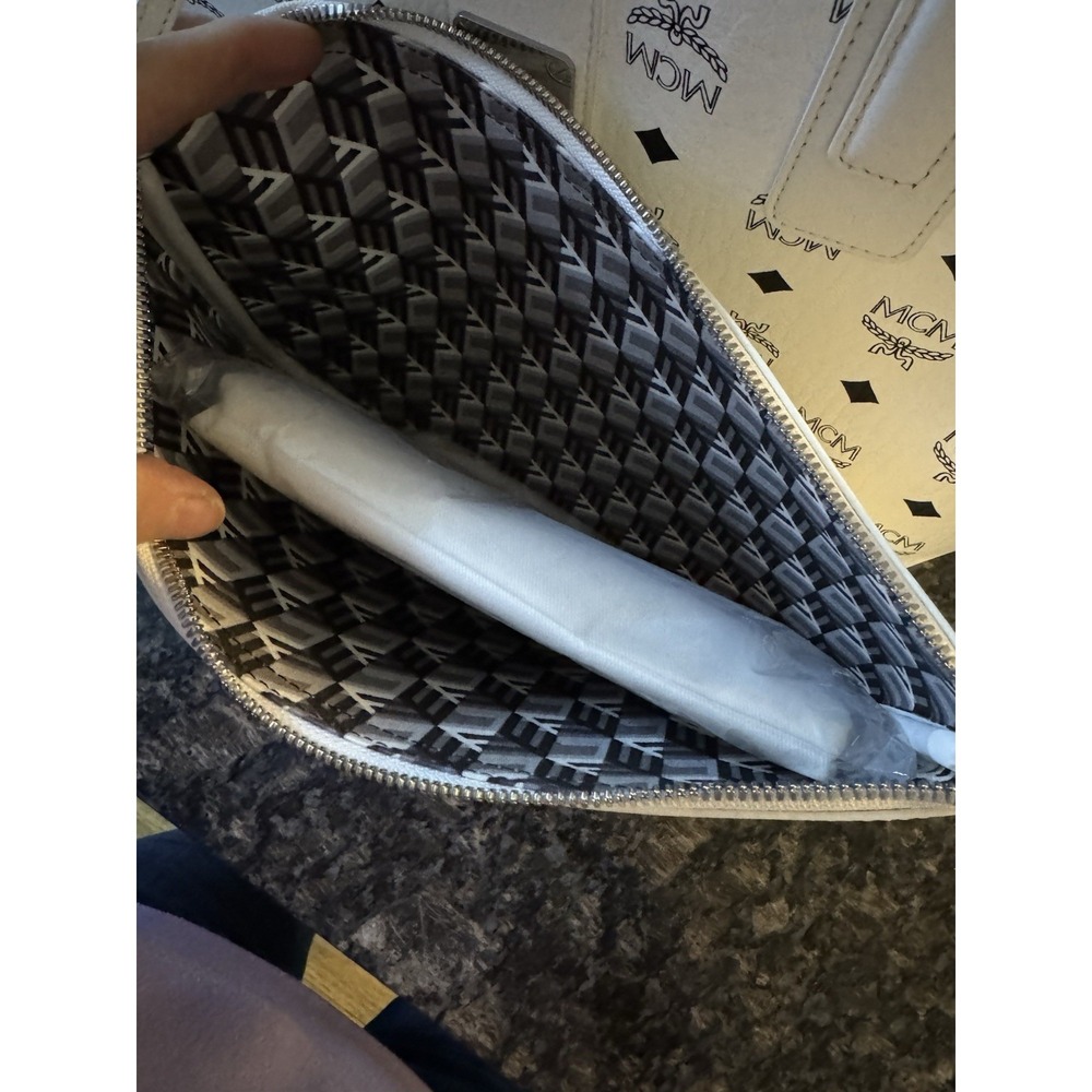 White Reversible MCM Liz Shopper In Medium Visetos - Picture 11 of 16